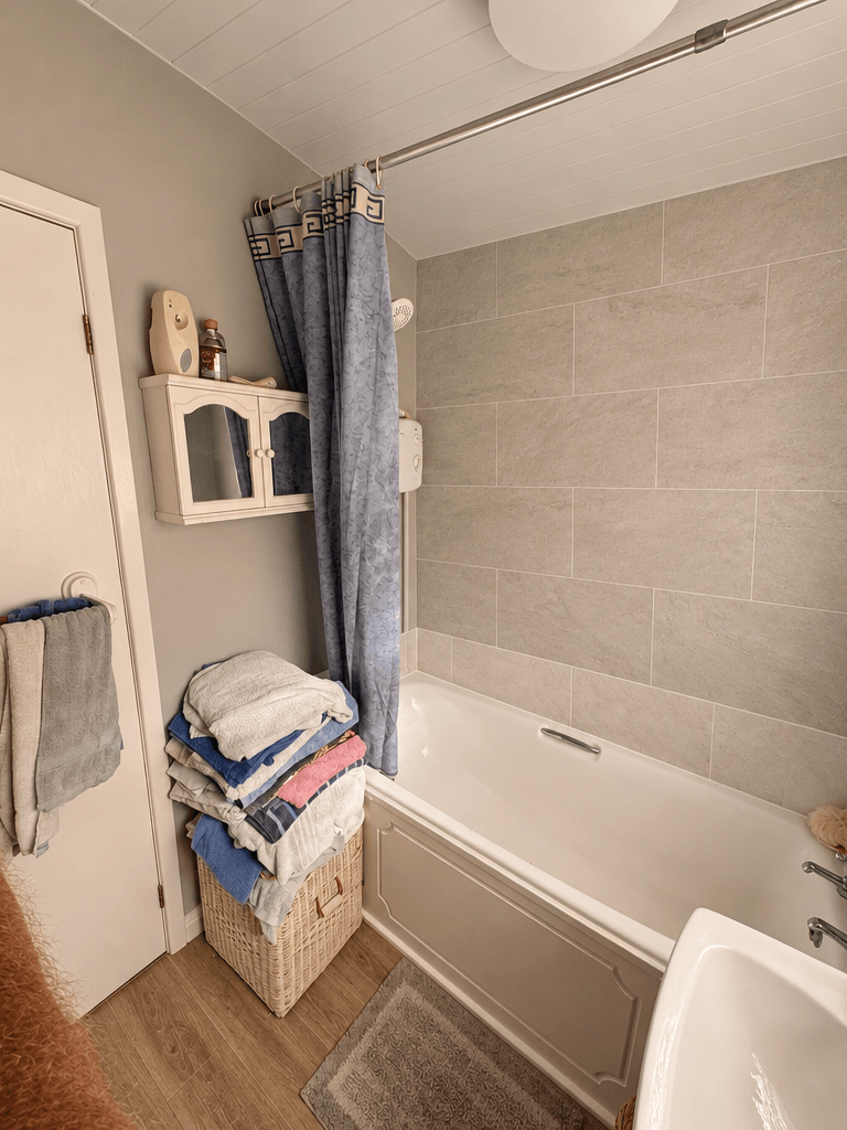 Interior design in Contemporary style — Bathroom by GenRoom AI