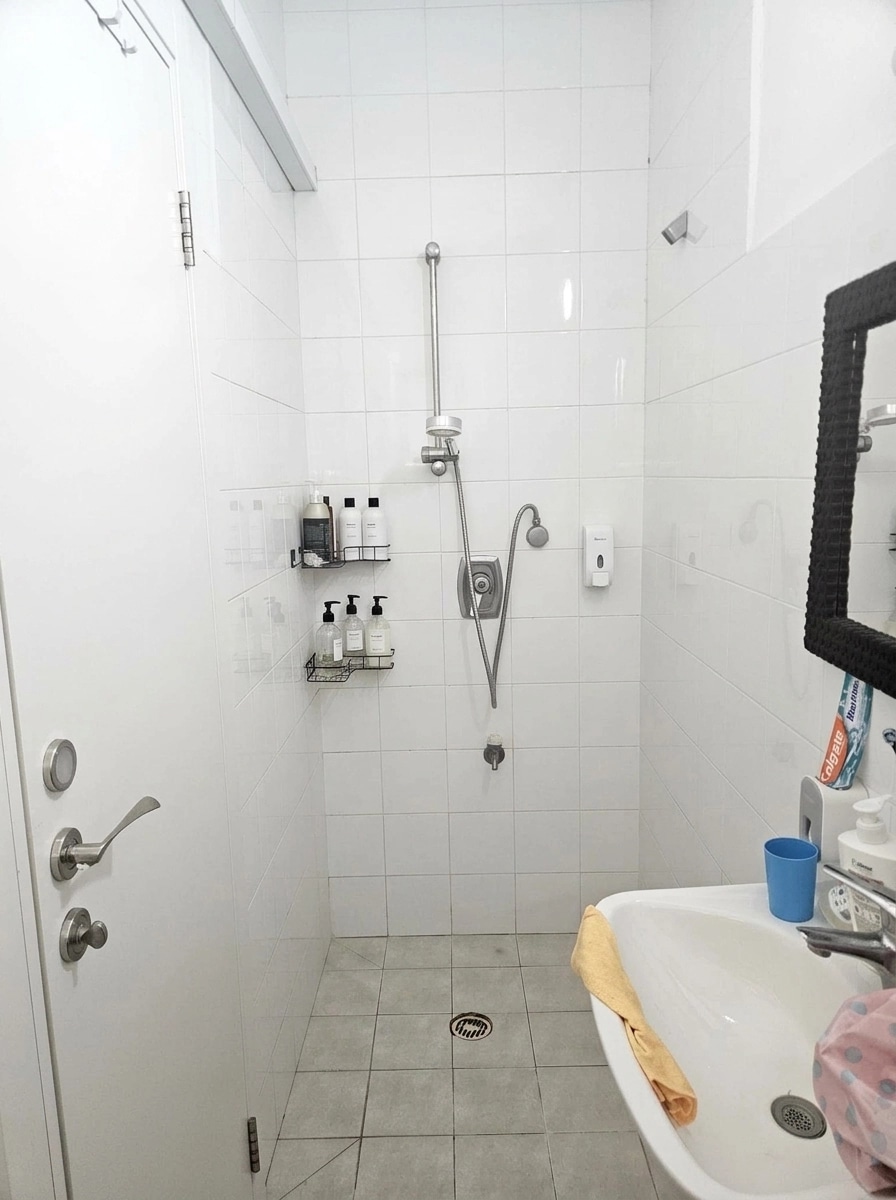 Interior design in Contemporary style — Bathroom by GenRoom AI