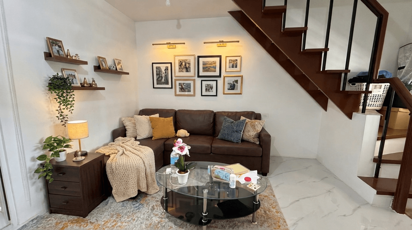 ออกแบบภายในในสไตล์ Contemporary — ห้องนั่งเล่น โดย GenRoom AI