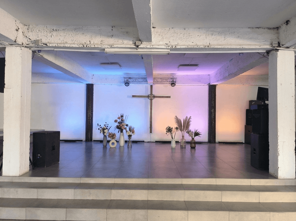 Diseño de interiores en estilo Contemporary — studio por GenRoom AI