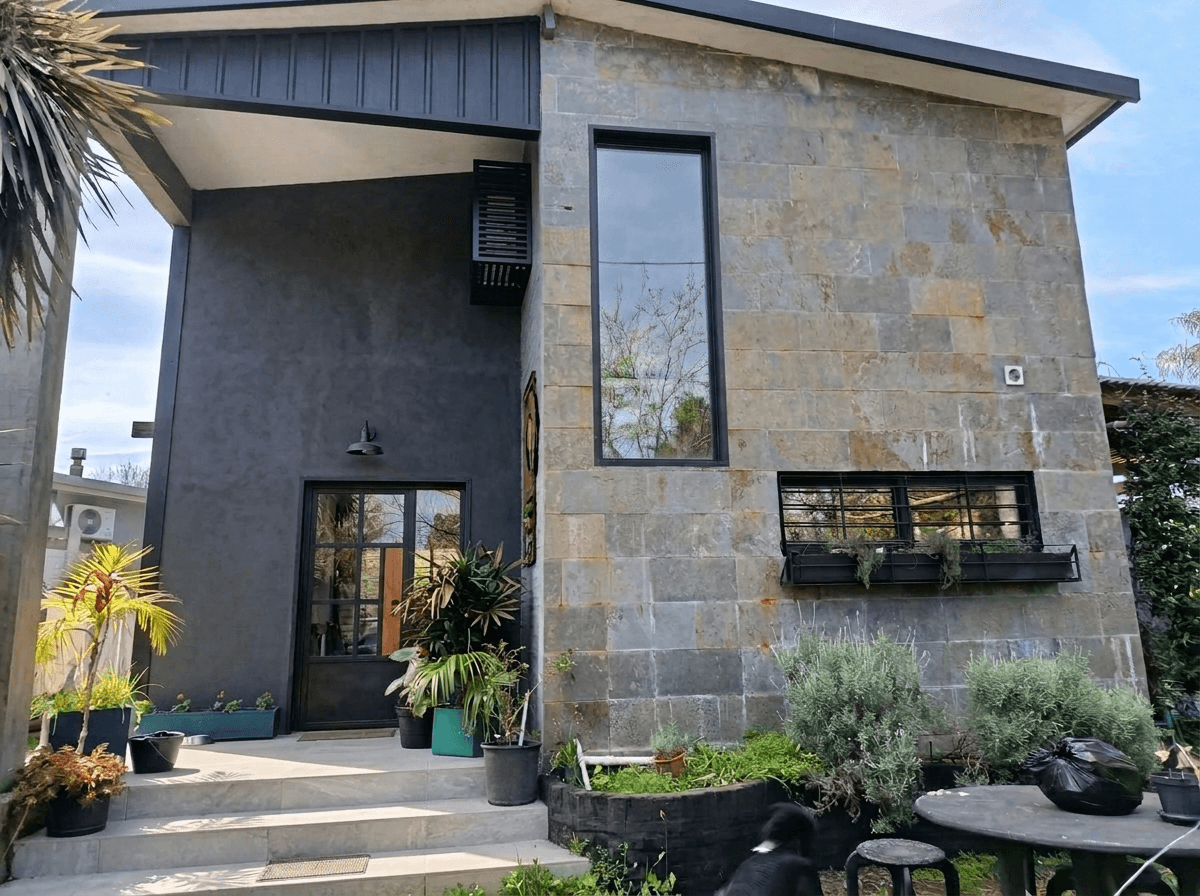 Design de fachada em estilo Contemporary Facade — Fachada por GenRoom AI