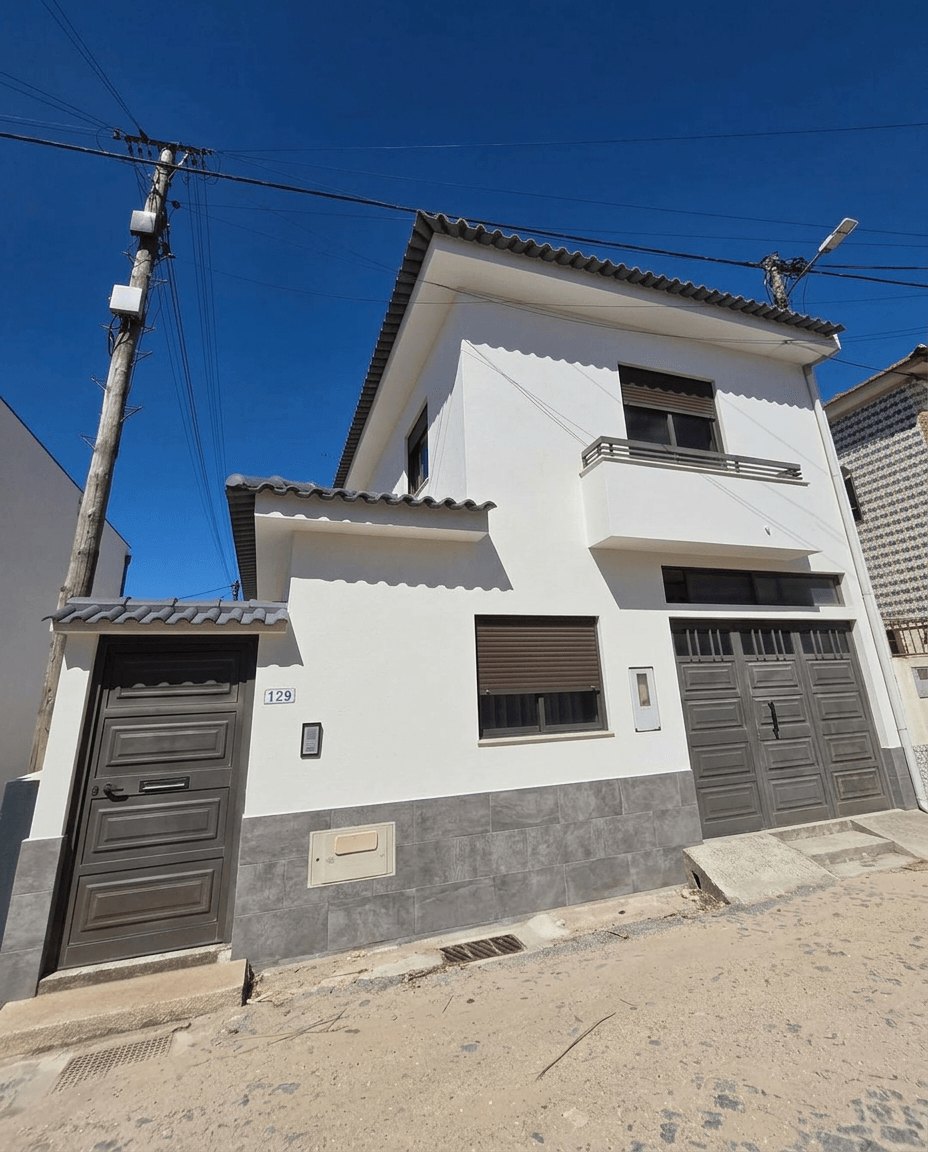 Design de fachada em estilo Contemporary Facade — Fachada por GenRoom AI