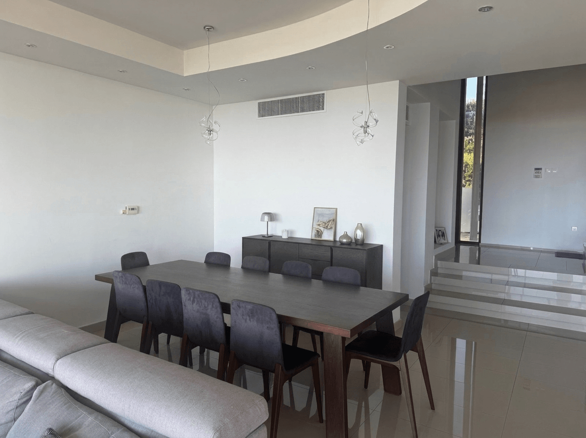 Reka bentuk dalaman dalam gaya Minimalism — dining_room oleh GenRoom AI