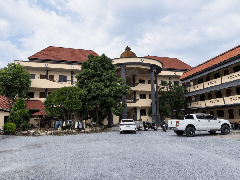 Fasad desain di Contemporary Facade gaya — Fasad oleh GenRoom AI