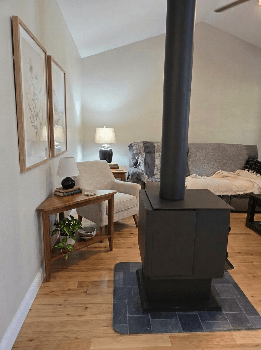Interior desain di Modern Farmhouse gaya — Ruang Tamu oleh GenRoom AI