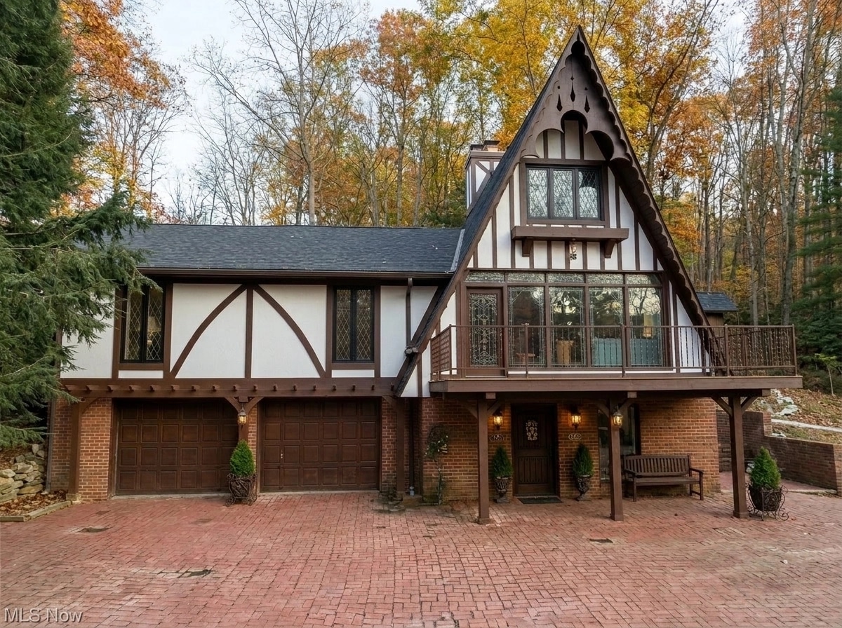 Tudor Facade Facade design — facade photo by GenRoom AI