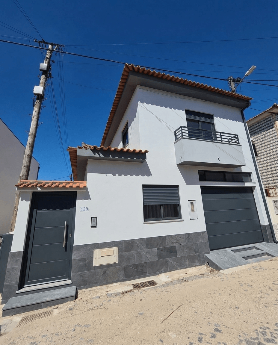 Design de fachada em estilo Contemporary Facade — Fachada por GenRoom AI