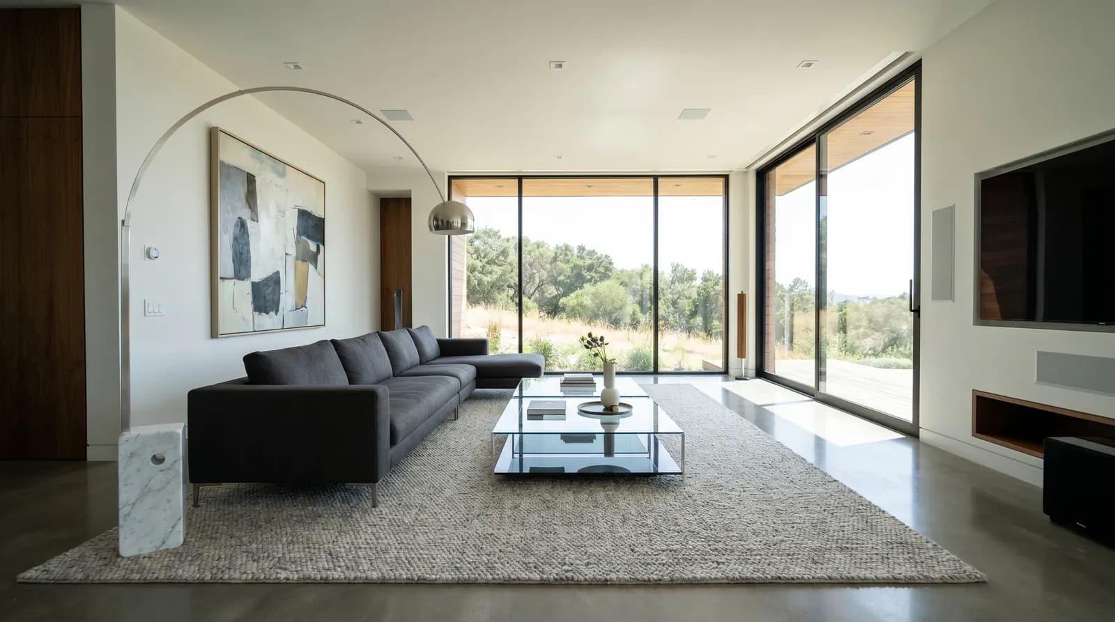 Zamonaviy mehmonxona dizayni: 12 ta haqiqiy misol (2026 yil qo'llanmasi)